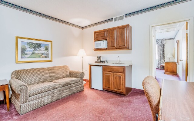 Rodeway Inn & Suites and Conference Center