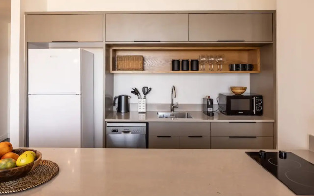 Old Charm & Modern Meets by Sea N' Rent