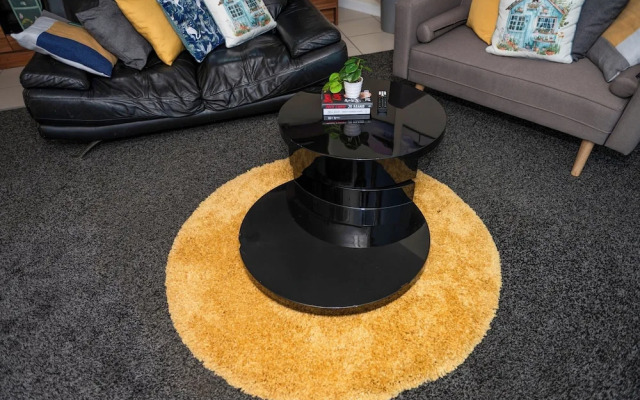 City Centre Location-family Friendly-free Parking