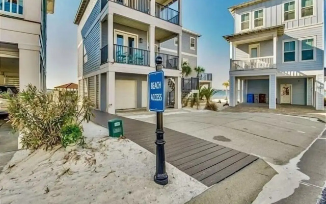 Salty Dog 5 Bedroom Home by RedAwning