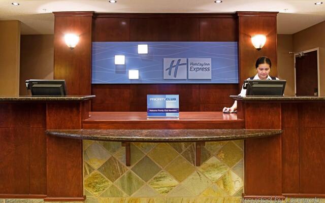 Holiday Inn Express Hotel & Suites - Slave Lake