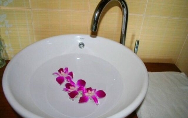 Halong Bay Deluxe Cruise Bungalow on Island