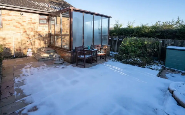 Comfy 3 Bed House - Free Parking