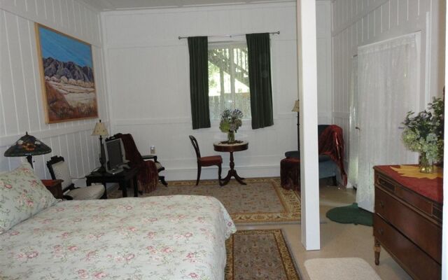 Monte Rio Cottages