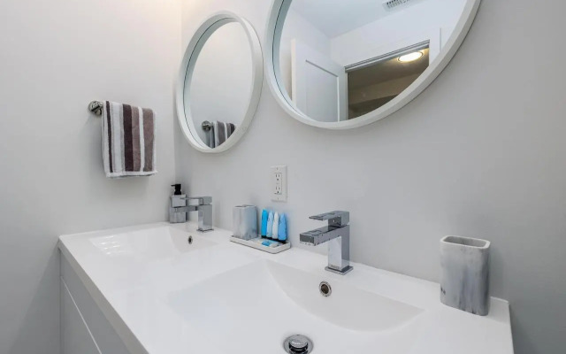 Exquisite 2 Bedroom Apt, mins to the falls.