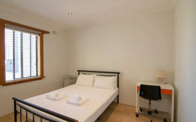 Spacious 2 Bedroom Flat in Willoughby