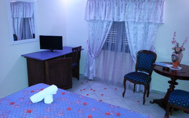 Hotel Happy Days