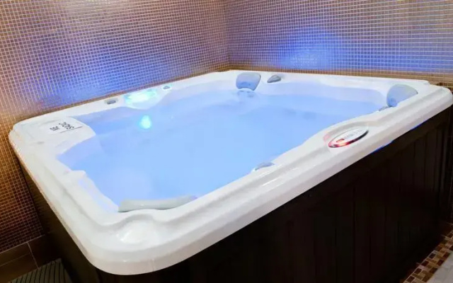 Sala Bankietowa i Pokoje Gościnne