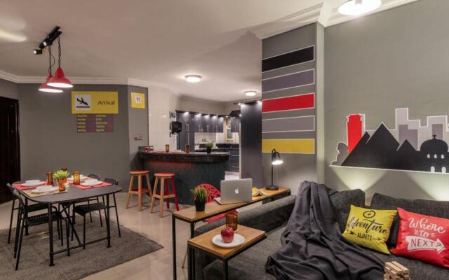 The Terminal 2 Stay - Steps From Nightlife and Airport