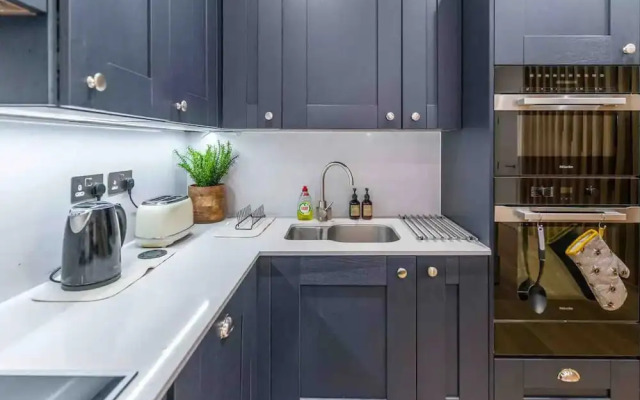 London Oasis - Spacious 4 Bedroom House