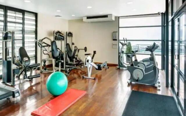 Lovely Bright Apt w/ Pool and Gym by Zodiak Stays