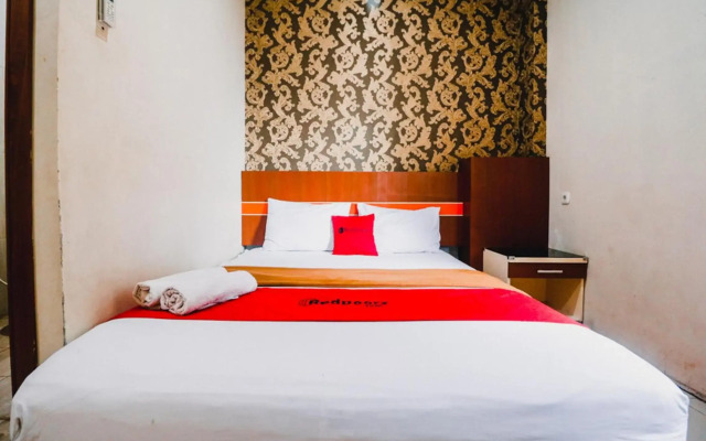 RedDoorz Plus @ Grand City Inn