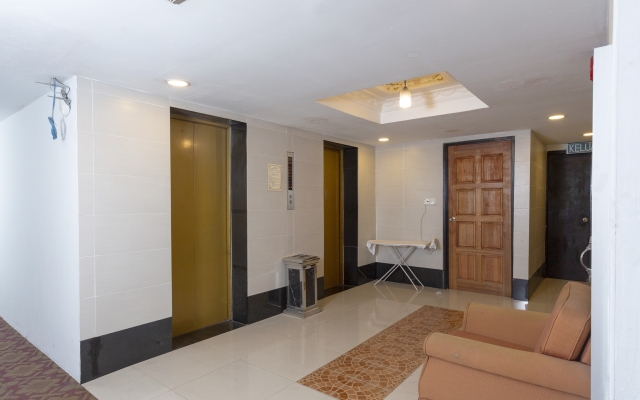 OYO 89619 De Choice Hotel