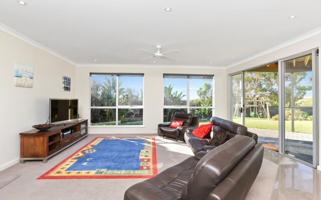 Coral Sands Luxury Beach House