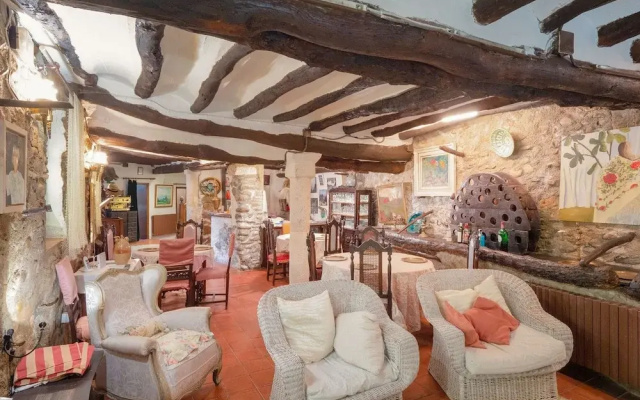 Rustic Holiday Home in Tolva near Mont Rebei Lake