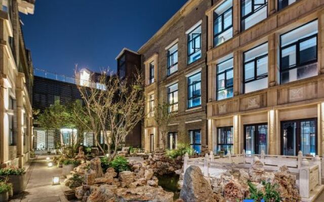 No. 8 Courtyard Homestay (Daming Lake Baotu Spring)