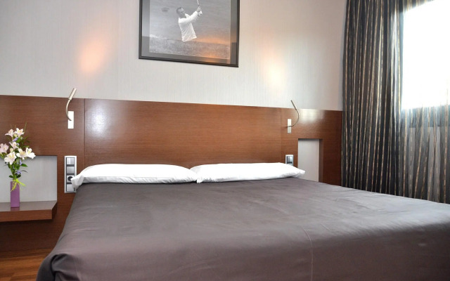 Hotel Tach Madrid Airport