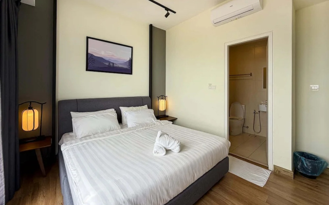 2BR Melaka Family Getaway, Pool, Near Jonker St