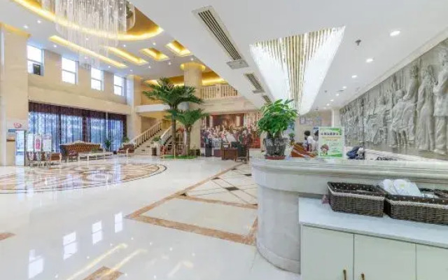 Vienna International Hotel (Hezhou High-speed Railway Station)