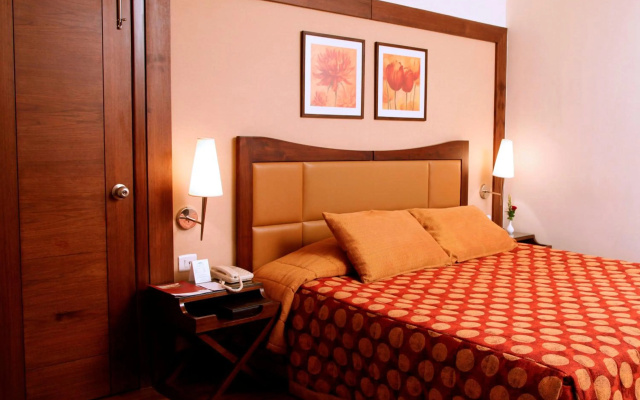 The Retreat Hotel & Convention Centre – Guest Rooms – Mumbai