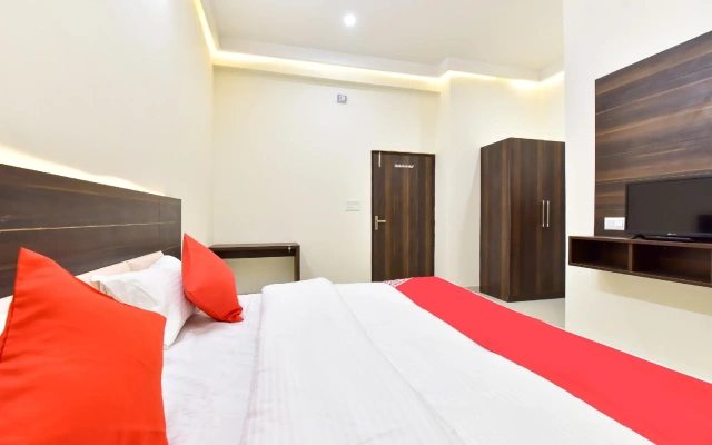 OYO 77240 Hotel Ru And Banquet Hall