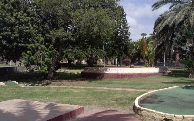 El Yate Hotel