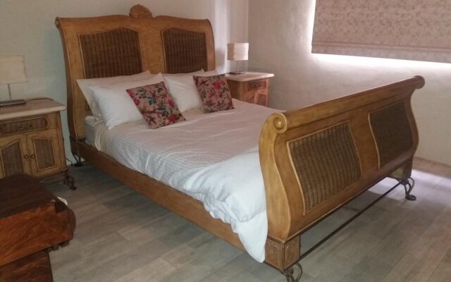 Pelican Lagoon Lodge