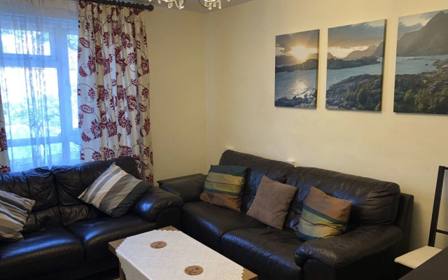 1 Bed-sleeps 4-free Parking-15 Min to Putney