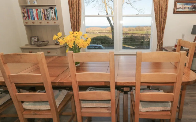 Whinstones at 4 The Villas