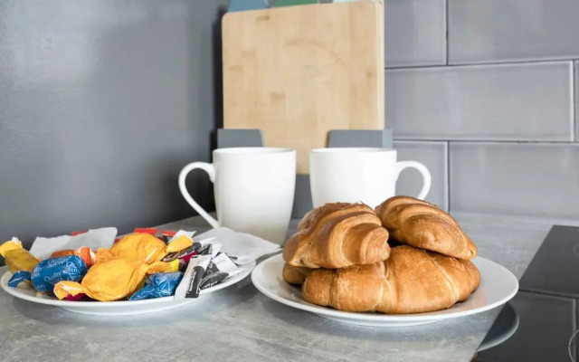 Stylish Modern Apartment - Free Parking - W