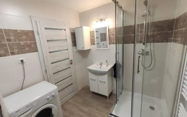 Moderné štúdio s balkónom v novostavbe