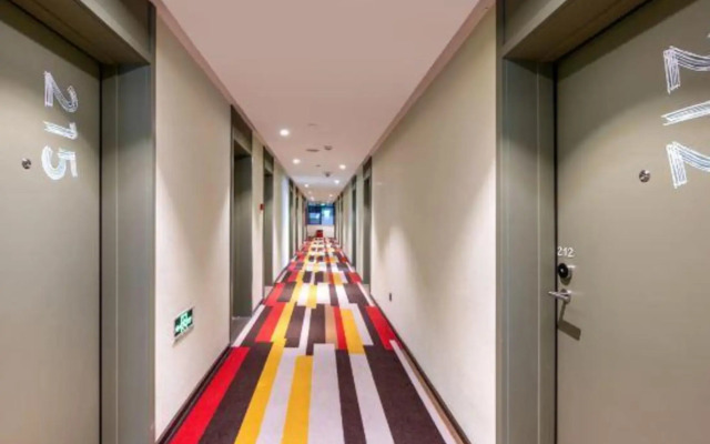 Ibis Hotel (Jinlong Subway Station, Shunde, Foshan)