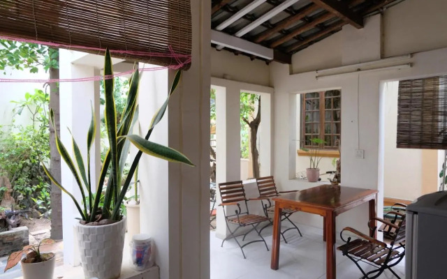 Moon house tropical garden - Valentine