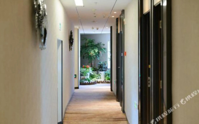 Elong ME Hotel (Xiamen University Shimao Twin Towers)