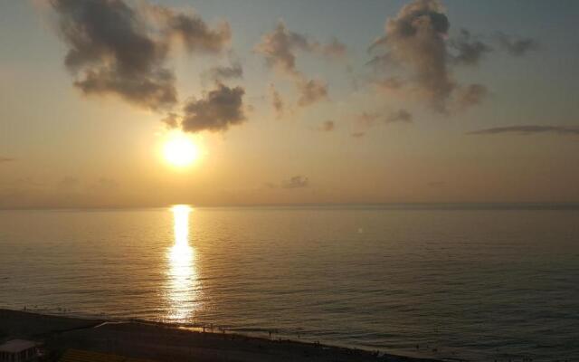 J.R Apartment in the sea