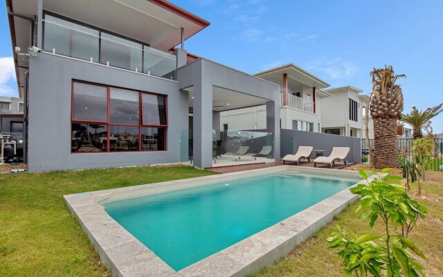 Hope Island Beautiful Chinese Style Villa Qhi007