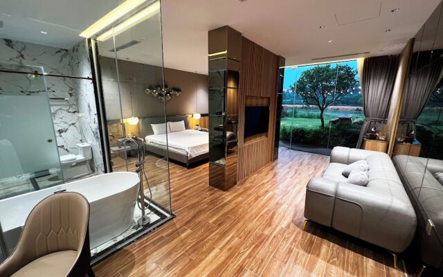 Venus Villa Flamingo Dai Lai by MAPSTAR