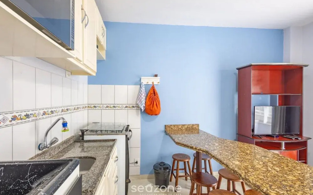 Beachfront Apartment in BC Great Location Eit302