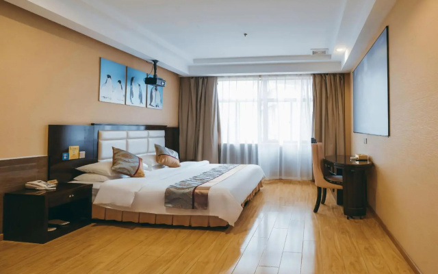 Zhongyi Light Luxury Cloud Hotel (Anqing City Renmin Road Pedestrian Street Xiaosu Road Branch)
