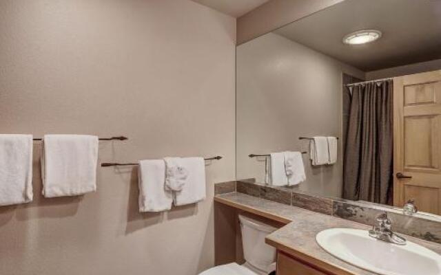 8757 Trappers Crossing Condo