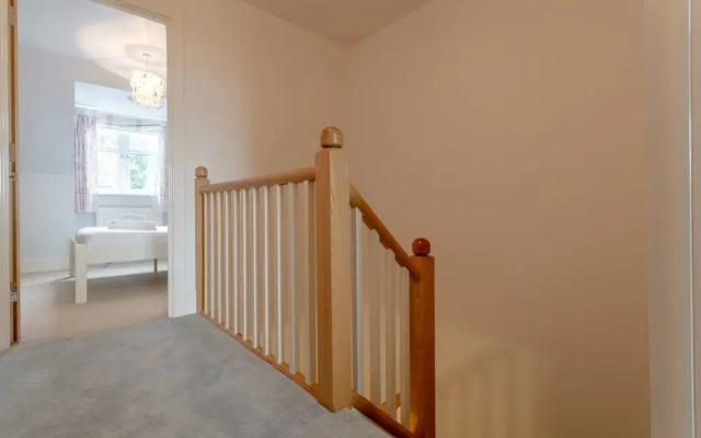 3 Bedroom Home In The Heart Of Wimbledon