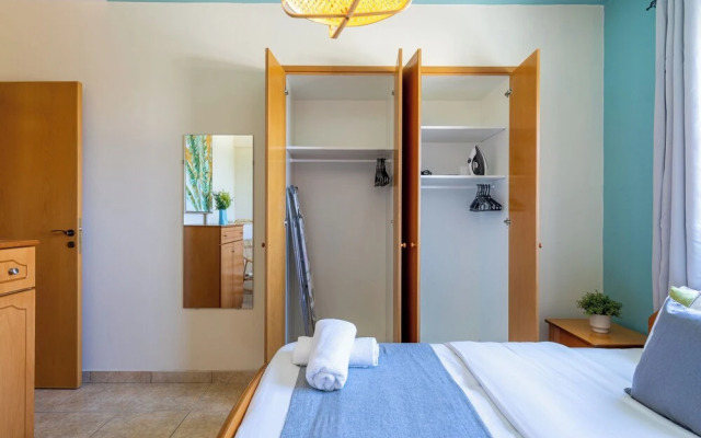 Bayview 2-BR Apartment in Larnaca