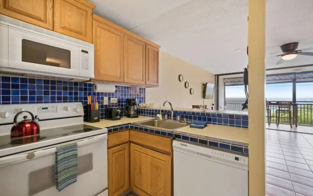 Kona Alii Oceanview Pool Shops & Restaurants