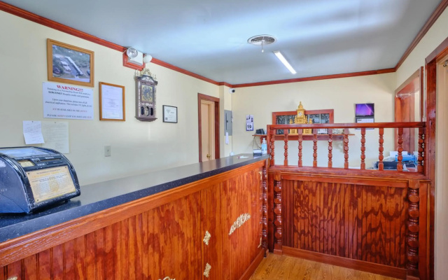 Economy Inn