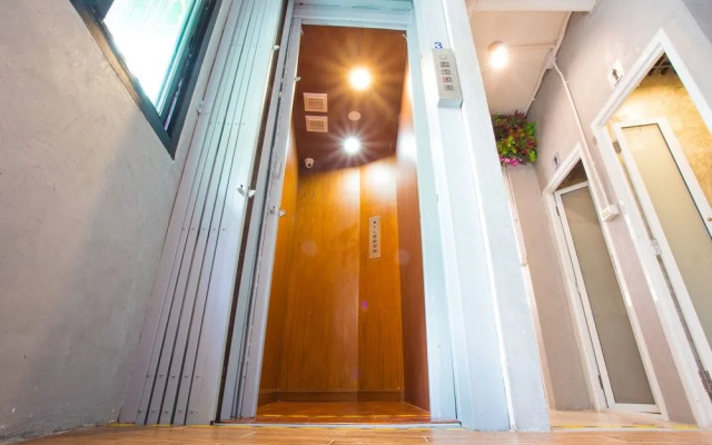 Phranakorn Hostel - Adults Only