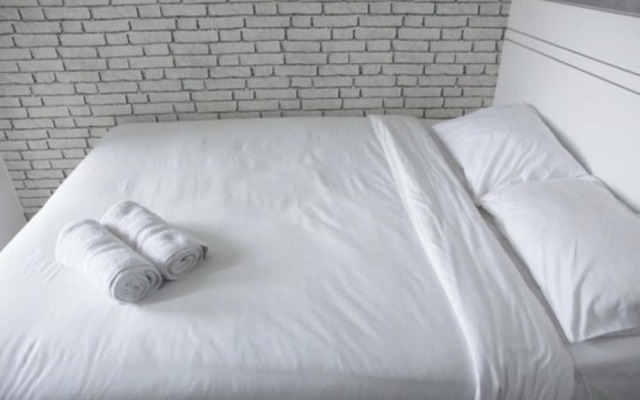 Modern and Comfortable Studio Apartment Springlake Summarecon near Summarecon