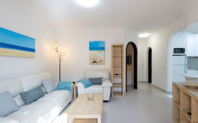 Cute apartment next to beach. P27 Swimming pool
