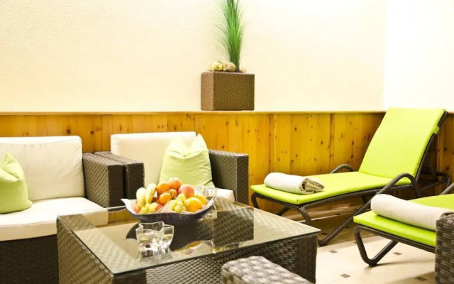 Hotel Charly
