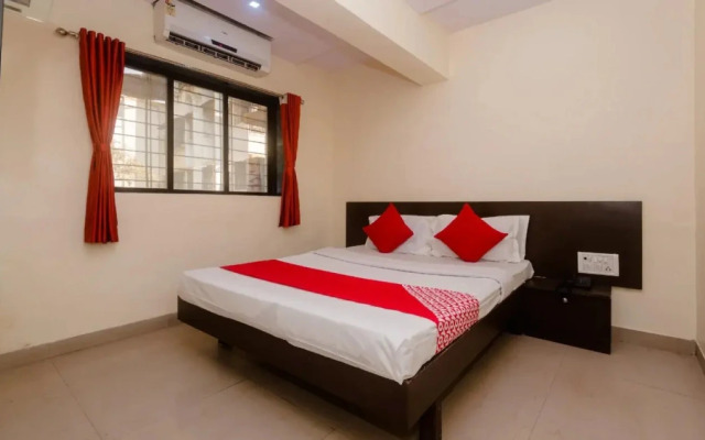 OYO 23285 The Diplomat Lodging