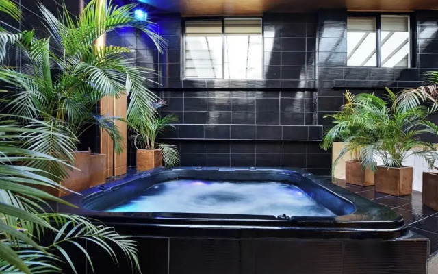 Park Lleras 11br Pool Jacuzzi